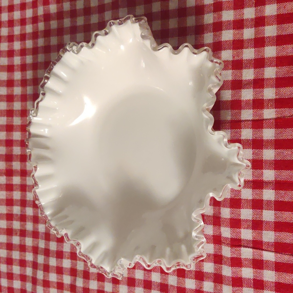 10” White Milk Glass Bowl With Clear Silvercrest Ruffled Edge Vintage! - Picture 3 of 7